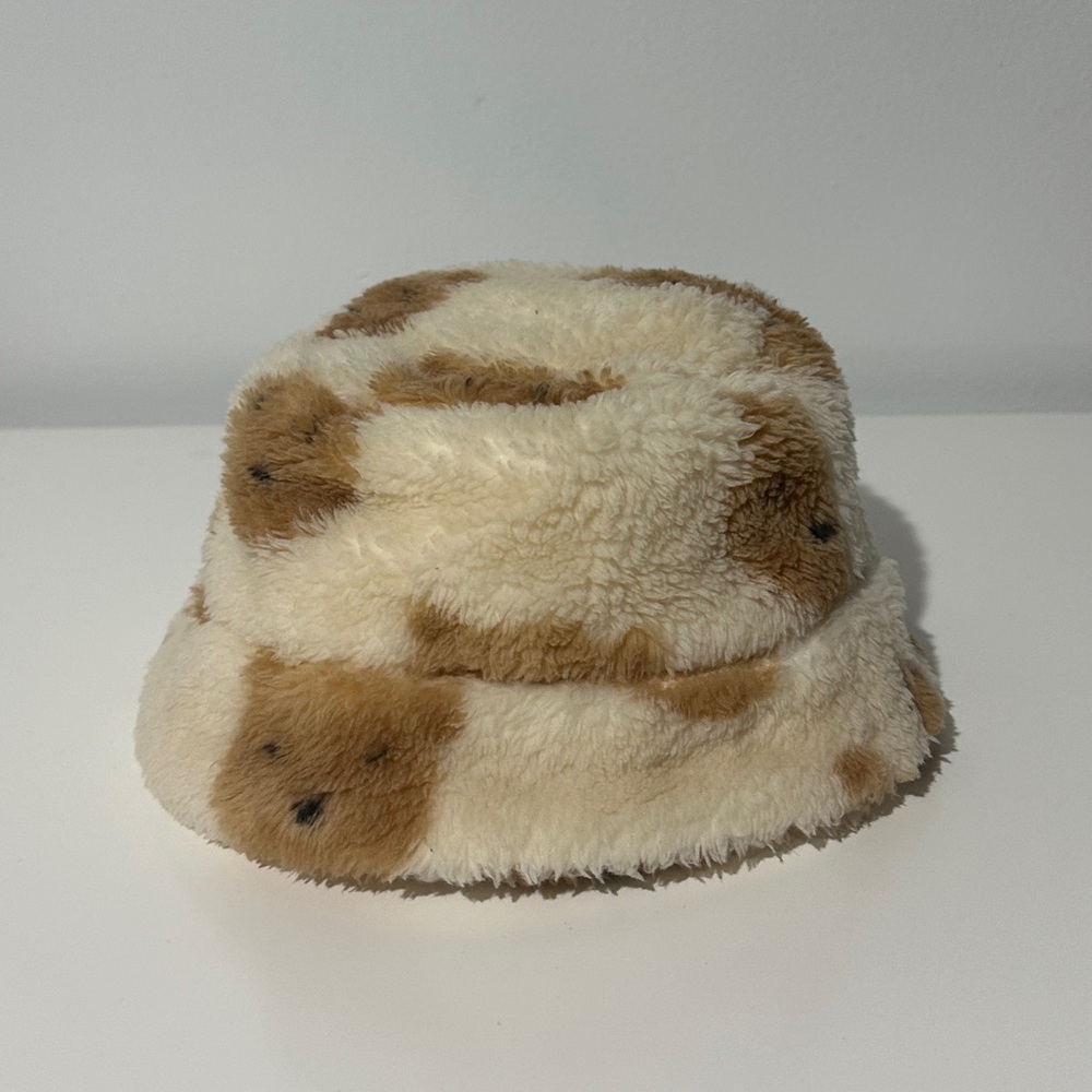 Gap Baby Faux Fur Bucket Hat in Cream and Brown